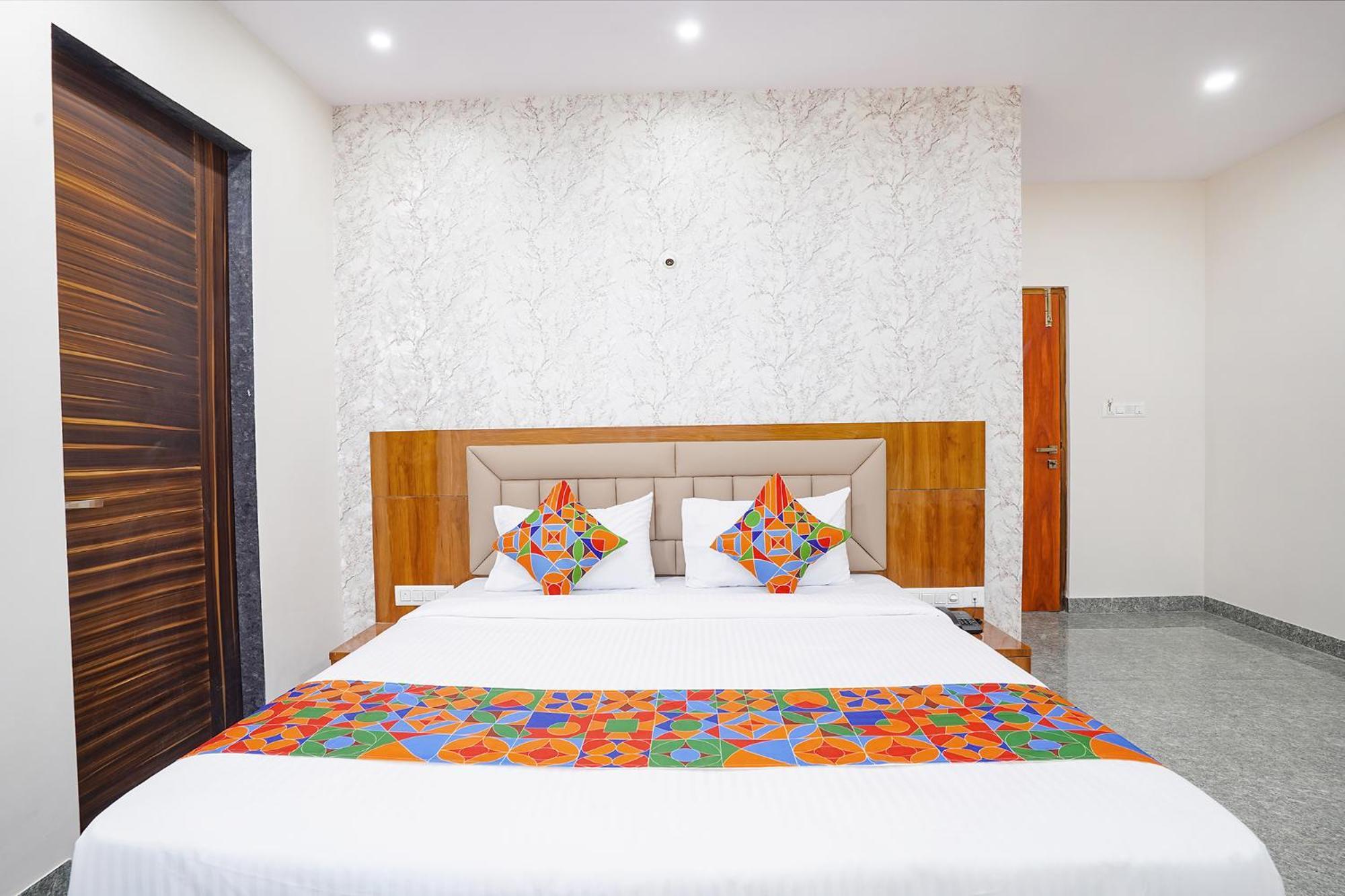 Fabhotel Platinum Palace - Nr Magadi Main Road Bangalore Exterior photo